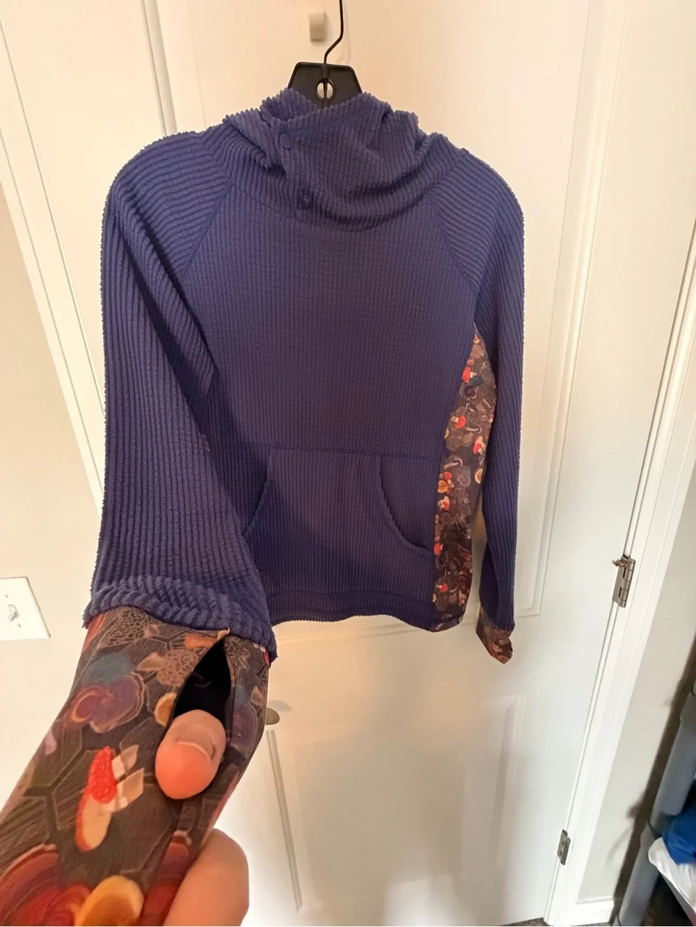 Youer Climb on hoodie, Purple & Cosmic Mushroom Size XS - Picture 2 of 10